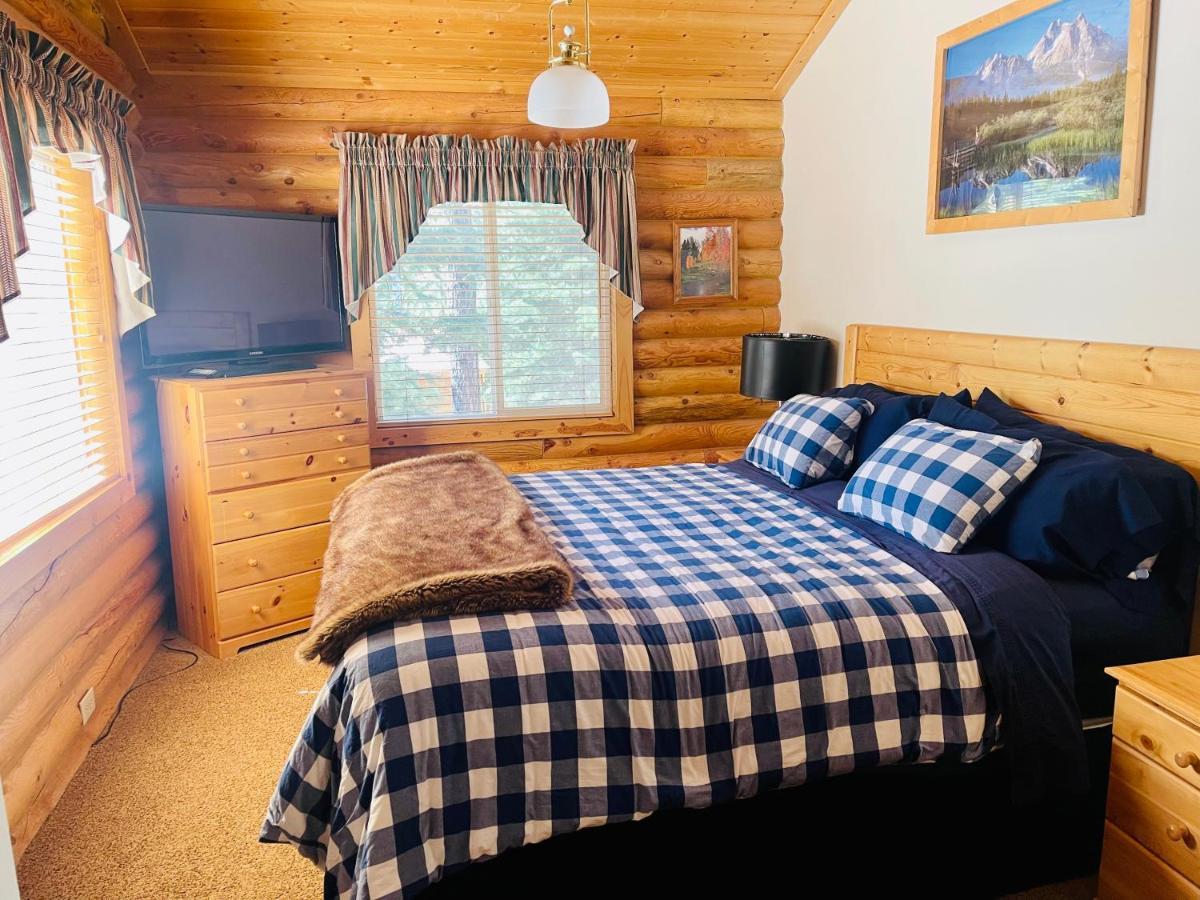 Adventure Awaits 3King Bed,2Bath Log Cabin In Heart Of Duck Creek Village! Exterior photo