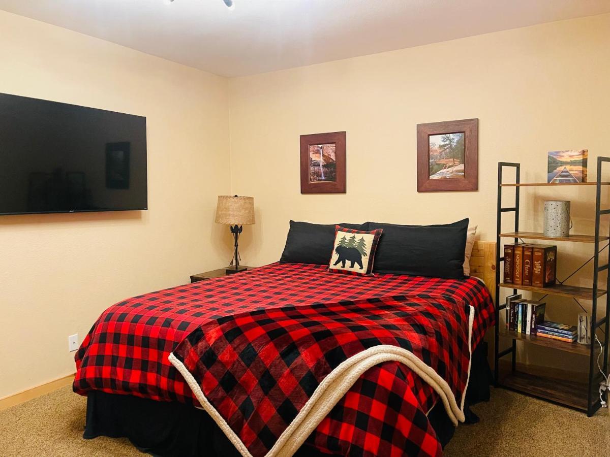 Adventure Awaits 3King Bed,2Bath Log Cabin In Heart Of Duck Creek Village! Exterior photo