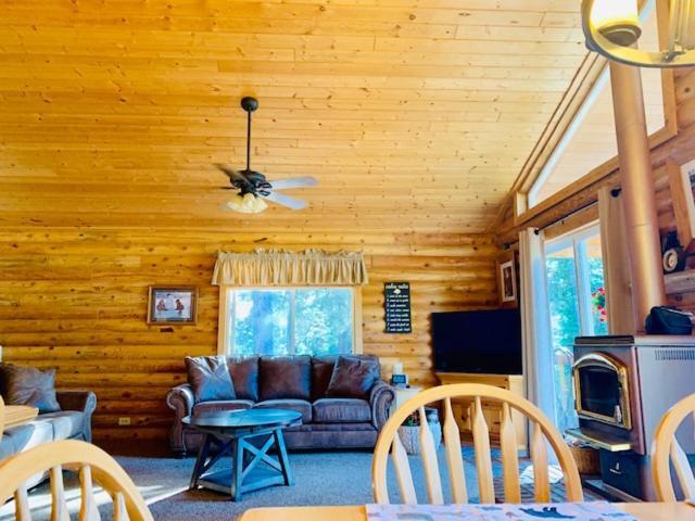Adventure Awaits 3King Bed,2Bath Log Cabin In Heart Of Duck Creek Village! Exterior photo
